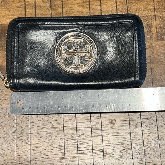 TORY BURCH ZIP AROUND CONTINENTAL WALLET - Picture 10 of 11